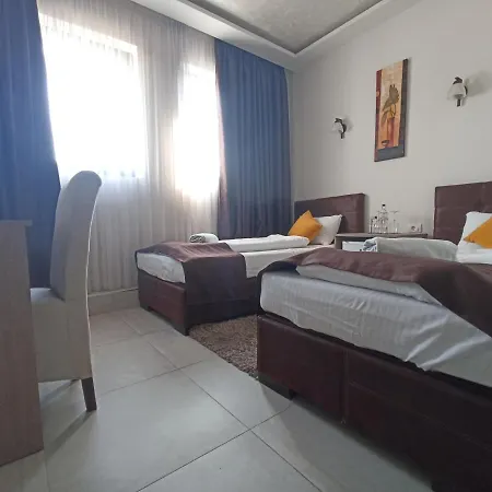 Hotel Garnet & Event Centar 4*