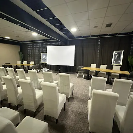 Garnet & Event Centar 4*