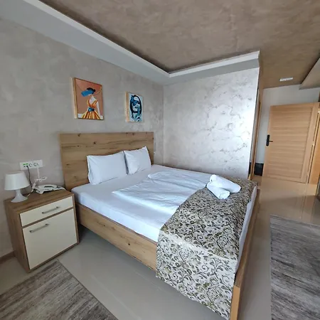 Hotel Garnet & Event Centar 4*