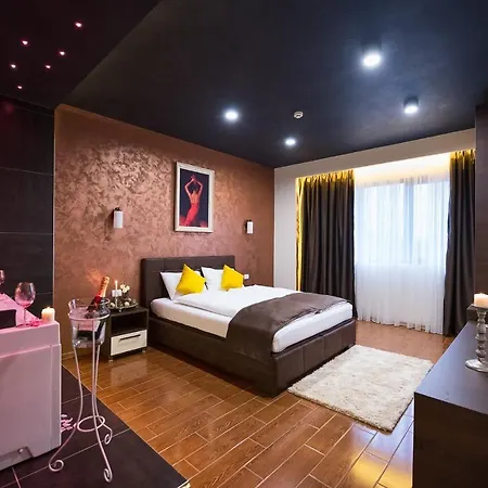 호텔 Garnet & Event Centar 4*